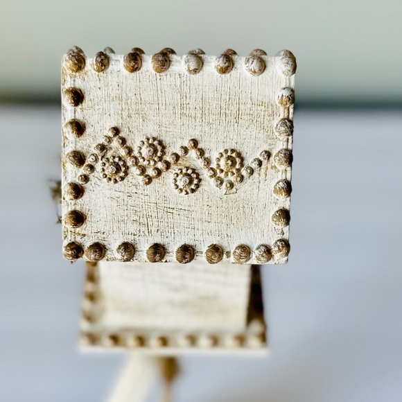 Distressed Handmade Spring Birdhouse - Picture 6 of 6